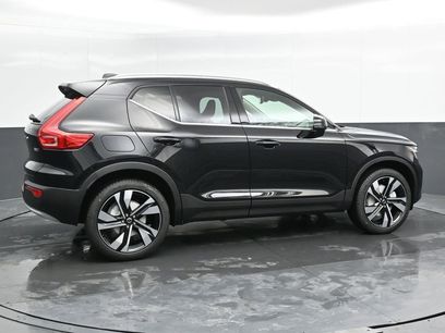 New 2025 Volvo XC40 B5 Ultra w/ Climate Package