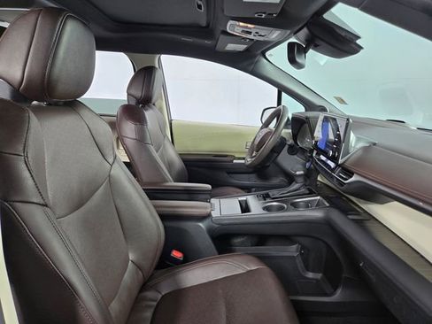 Used 2023 Toyota Sienna Platinum image 15