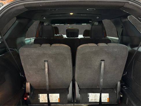 Used 2017 Ford Explorer XLT image 10