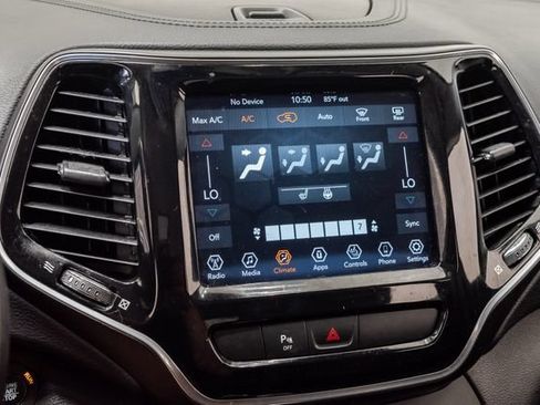 Used 2019 Jeep Cherokee Limited FWD image 18