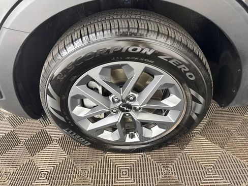 Certified 2025 Kia Telluride LX FWD image 30