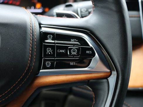 Used 2023 Jeep Grand Cherokee Summit image 22