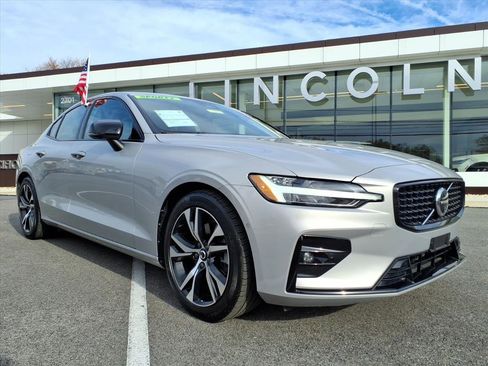 Used 2024 Volvo S60 B5 Plus image 2