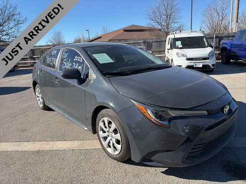 Used 2023 Toyota Corolla LE image 3