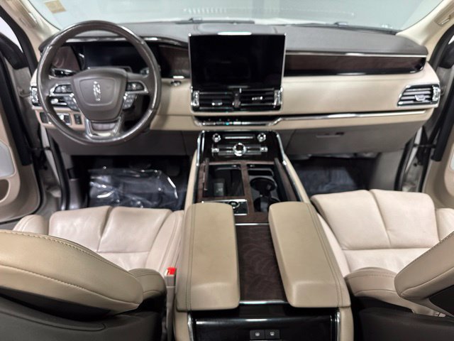 Used 2022 Lincoln Navigator Reserve AWD/4WD image 4