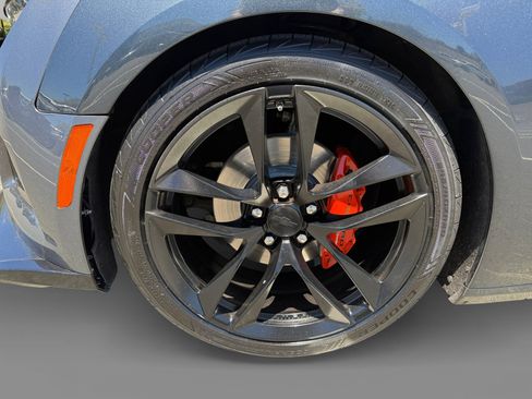 Used 2020 Chevrolet Camaro LT w/ 1LE Track Performance Package RWD image 9