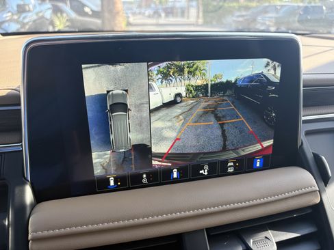 Used 2024 Chevrolet Suburban Premier image 12