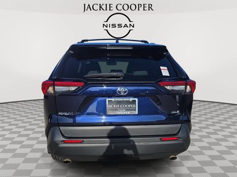 Used 2023 Toyota RAV4 XLE Premium FWD image 6