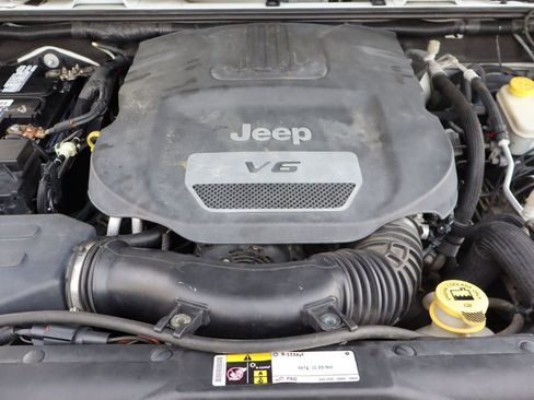 Used 2015 Jeep Wrangler Unlimited Sahara image 37