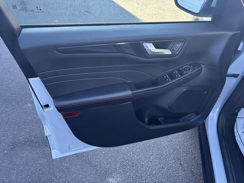 Used 2025 Ford Escape ST-Line Select image 16