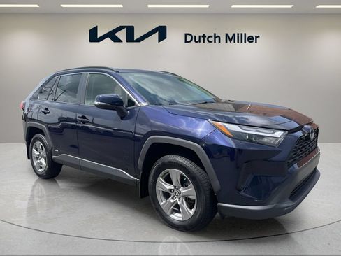 Used 2022 Toyota RAV4 XLE w/ Convenience Package AWD/4WD image 5