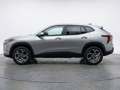 Used 2025 Chevrolet Trax LT w/ LT Convenience Package image 5