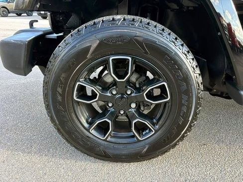 Used 2017 Jeep Wrangler Unlimited Sahara AWD/4WD image 7