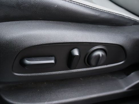 Used 2019 Chevrolet Equinox Premier FWD image 9