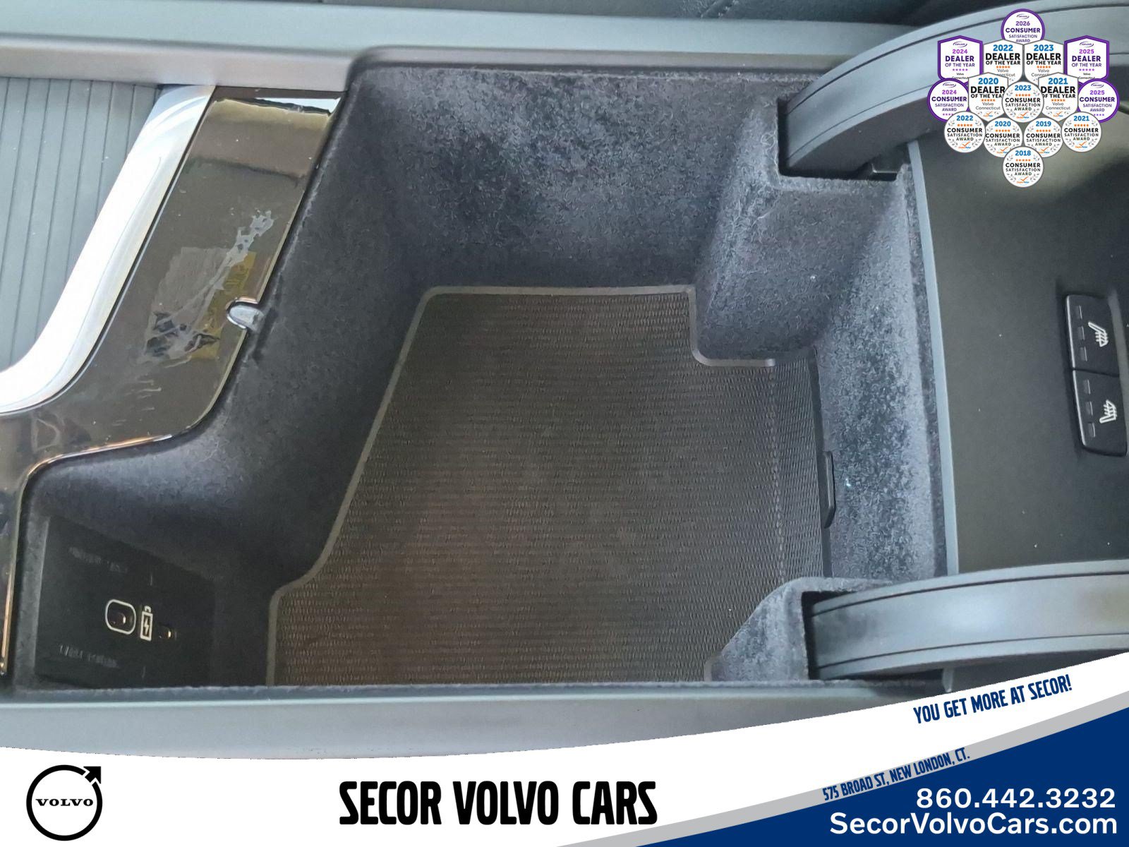 Used 2024 Volvo XC60 B5 Core w/ Protection Package Premier AWD/4WD image 15
