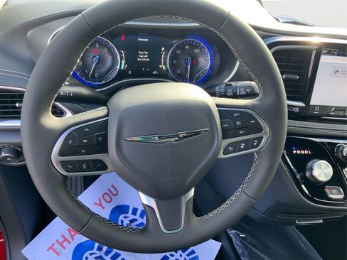 New 2026 Chrysler Pacifica Select image 16