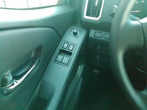 Certified 2025 Nissan Frontier SV image 35