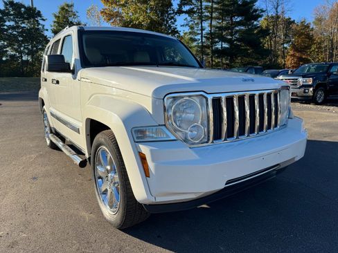 Used 2010 Jeep Liberty Limited image 7