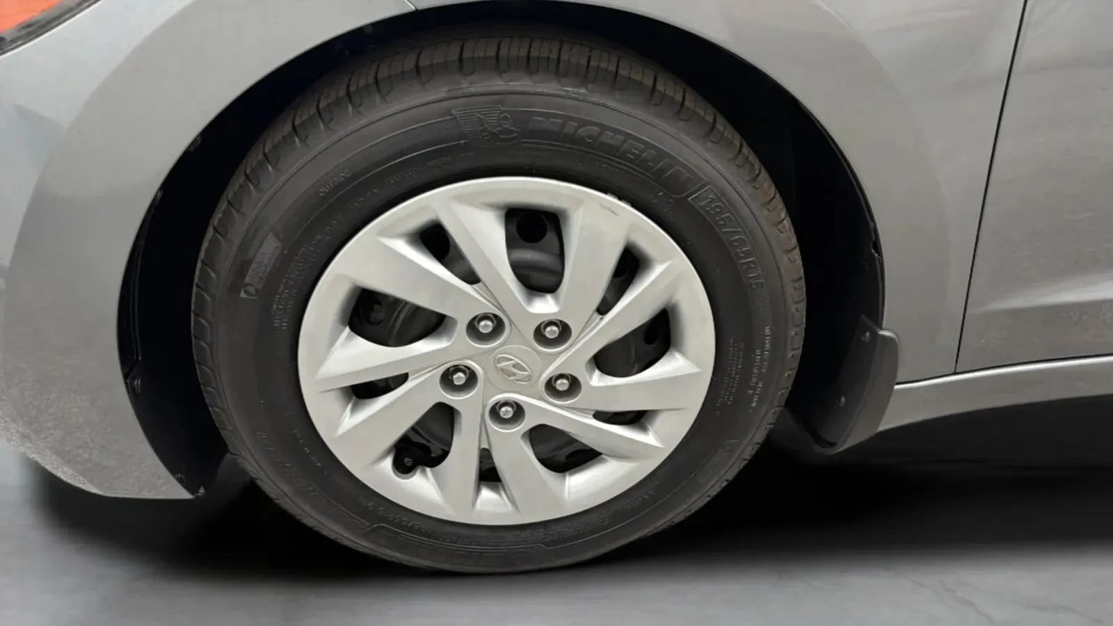 Used 2017 Hyundai Elantra SE FWD image 28