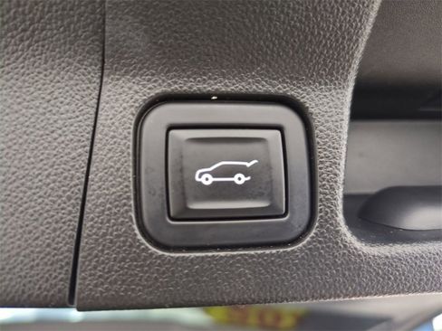 Used 2021 GMC Acadia SLT w/ Premium Package image 15