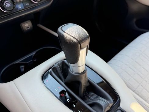 Used 2024 Honda HR-V LX image 27