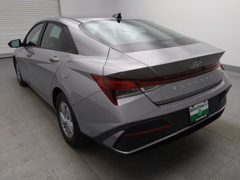 Used 2025 Hyundai Elantra SE FWD image 5