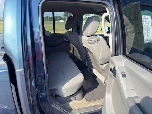 Used 2013 Nissan Frontier SV w/ SV Value Truck Pkg AWD/4WD image 26