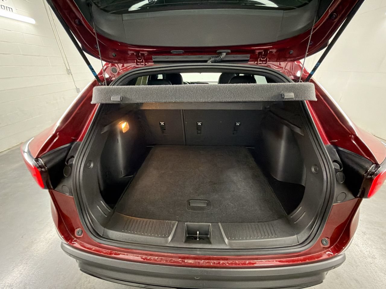 Certified 2025 Chevrolet Trax RS w/ Sunroof Package FWD image 23