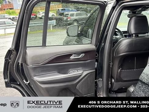 Used 2023 Jeep Grand Cherokee Altitude AWD/4WD image 22