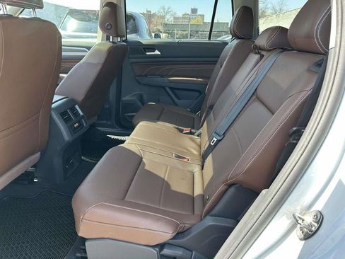 Used 2022 Volkswagen Atlas SEL AWD/4WD image 16