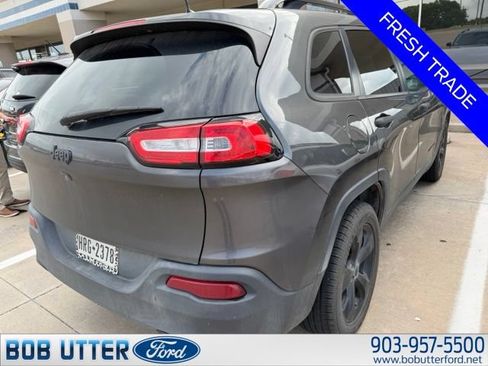 Used 2016 Jeep Cherokee Sport FWD image 5