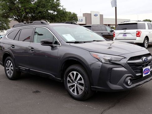 Used 2025 Subaru Outback Premium AWD/4WD image 12