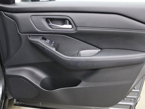 Used 2024 Nissan Rogue SL AWD/4WD image 26