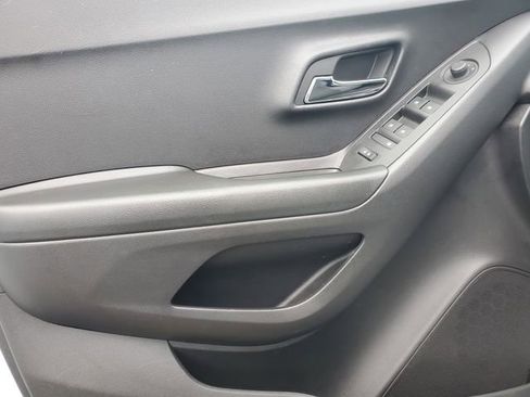 Certified 2022 Chevrolet Trax LT w/ LT Convenience Package image 18