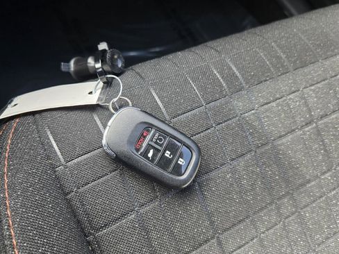 Certified 2025 Honda HR-V Sport image 17