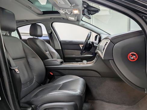 Used 2014 Jaguar XF 3.0 image 21