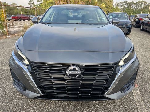 Used 2025 Nissan Altima 2.5 SL FWD image 9