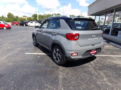 Used 2023 Hyundai Venue Limited FWD image 49