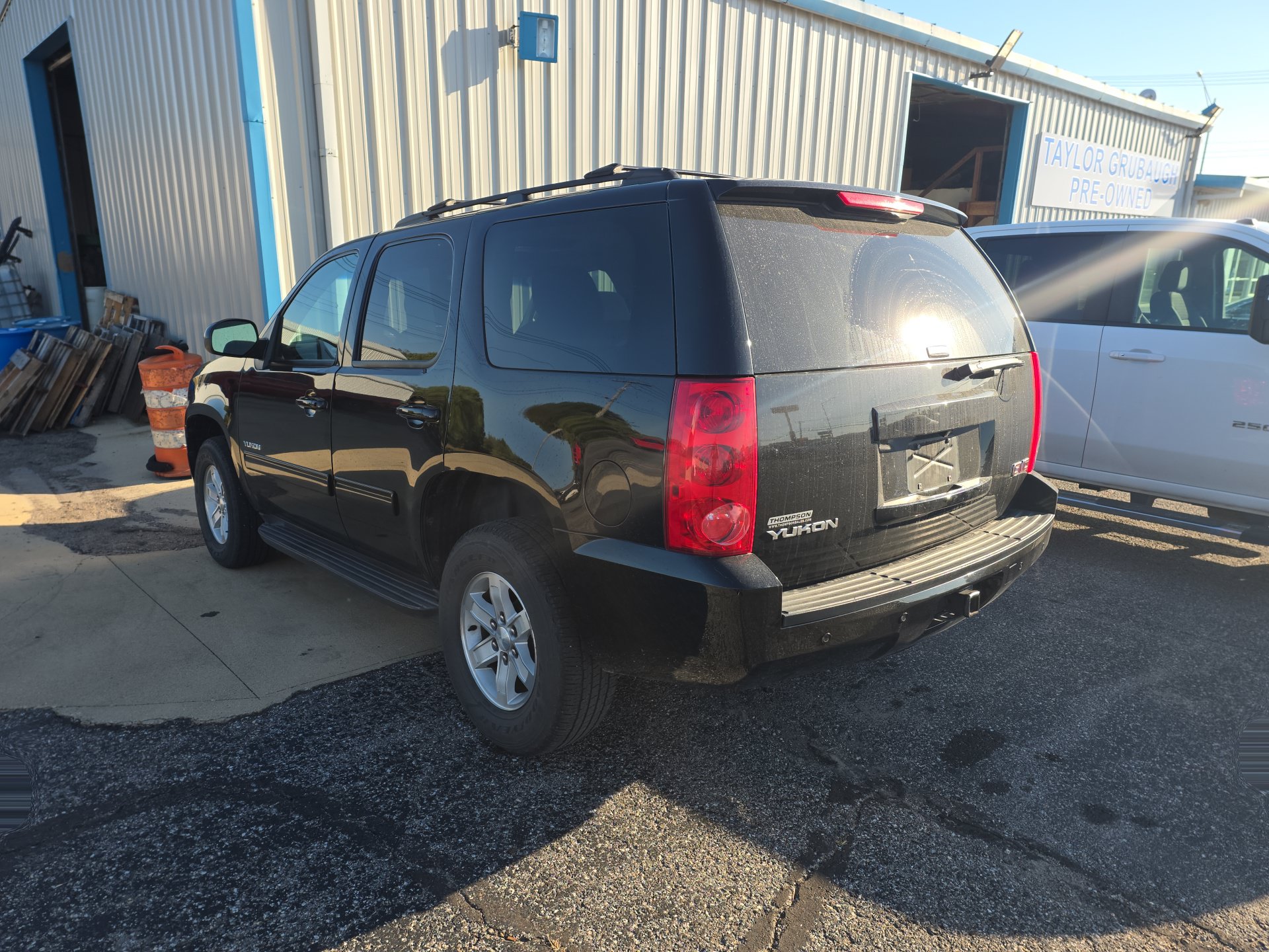 Used 2013 GMC Yukon SLE w/ Convenience Package AWD/4WD image 4