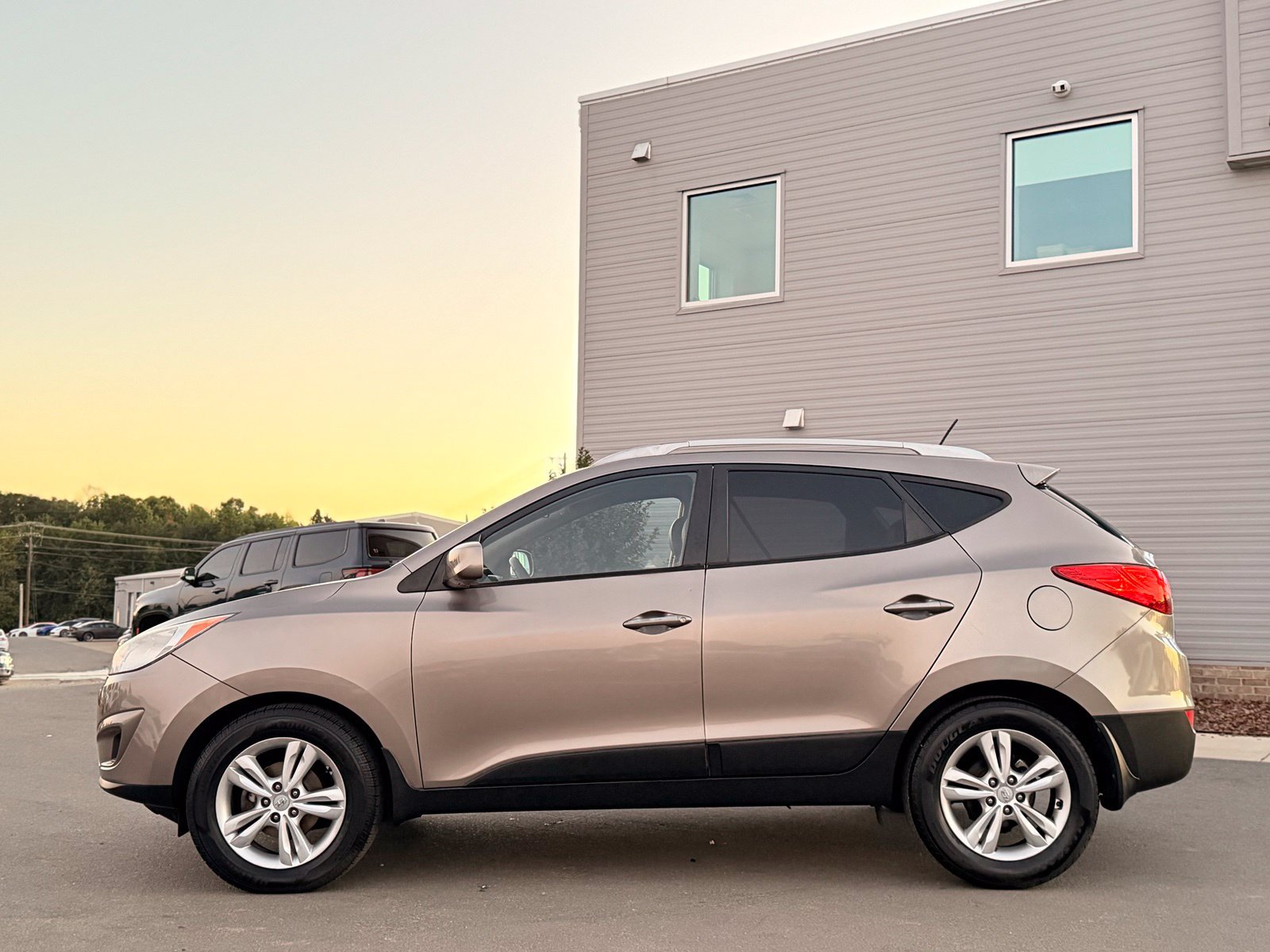 Used 2011 Hyundai Tucson GLS FWD image 12