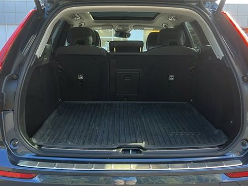Used 2022 Volvo XC60 B5 Momentum w/ Climate Package image 24