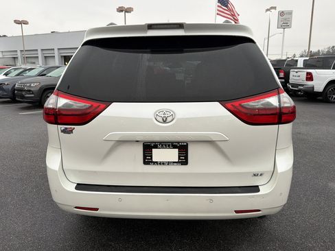 Used 2020 Toyota Sienna XLE image 7