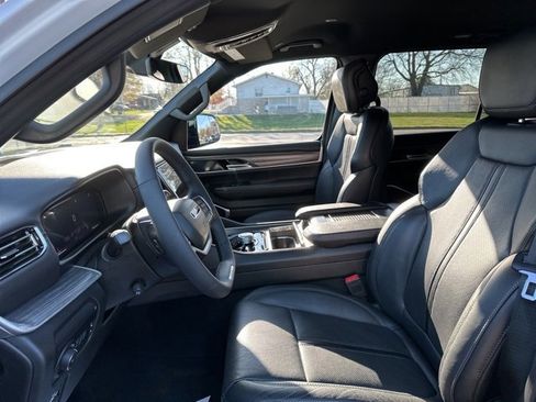 Used 2023 Jeep Wagoneer L Series II image 21