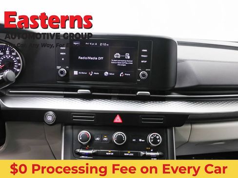 Used 2024 Kia Carnival LX FWD image 12