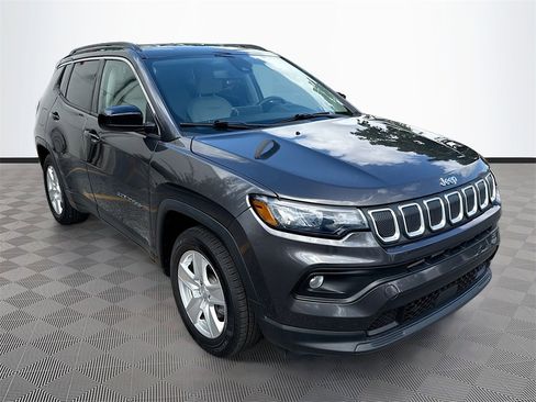 Used 2022 Jeep Compass Latitude image 4