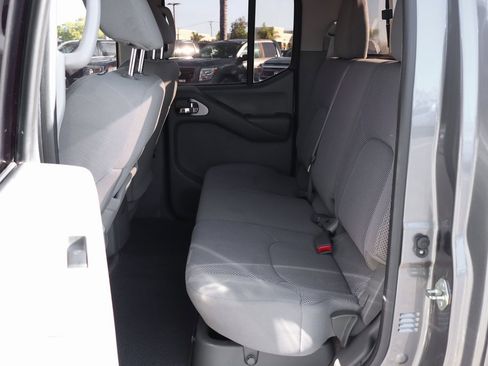 Used 2018 Nissan Frontier SV image 33
