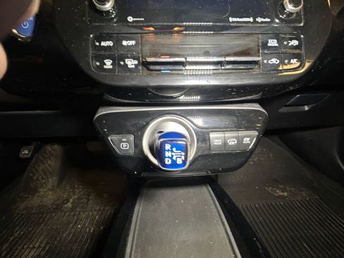 Used 2021 Toyota Prius Prime LE image 11