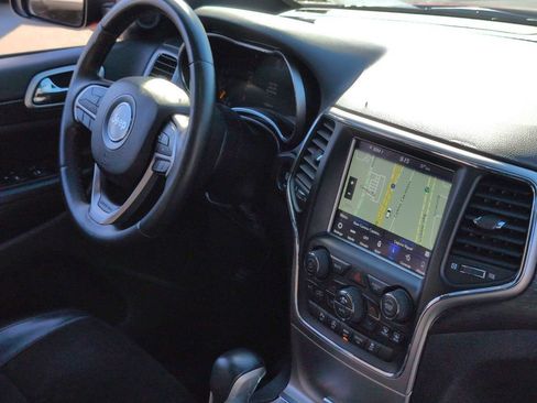 Used 2018 Jeep Grand Cherokee Altitude image 32