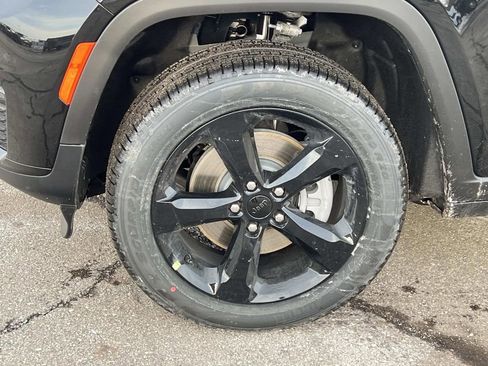 New 2025 Jeep Grand Cherokee L Limited image 8