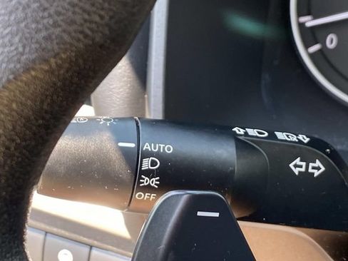 Used 2024 Nissan Rogue SV FWD image 18